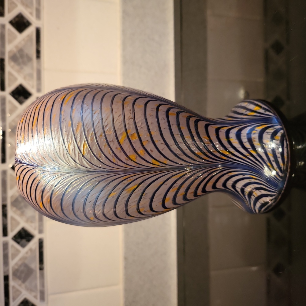 Hand Blown Feather Pull Art Glass Vase 7.25" - Picture 5 of 10